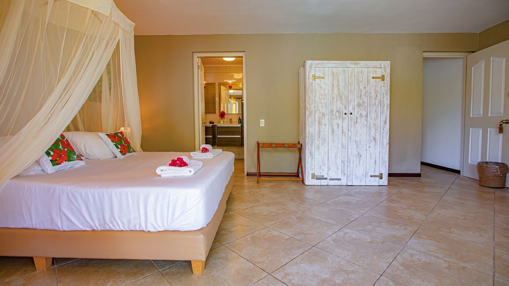 Superior Double Room, Private Bathroom, Pool View photo 2