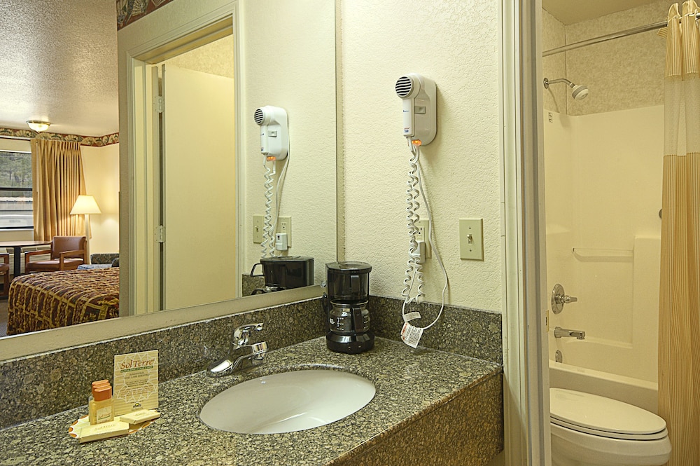 Business Room, 2 Double Beds, Non Smoking (Interior Room) - Photo 4