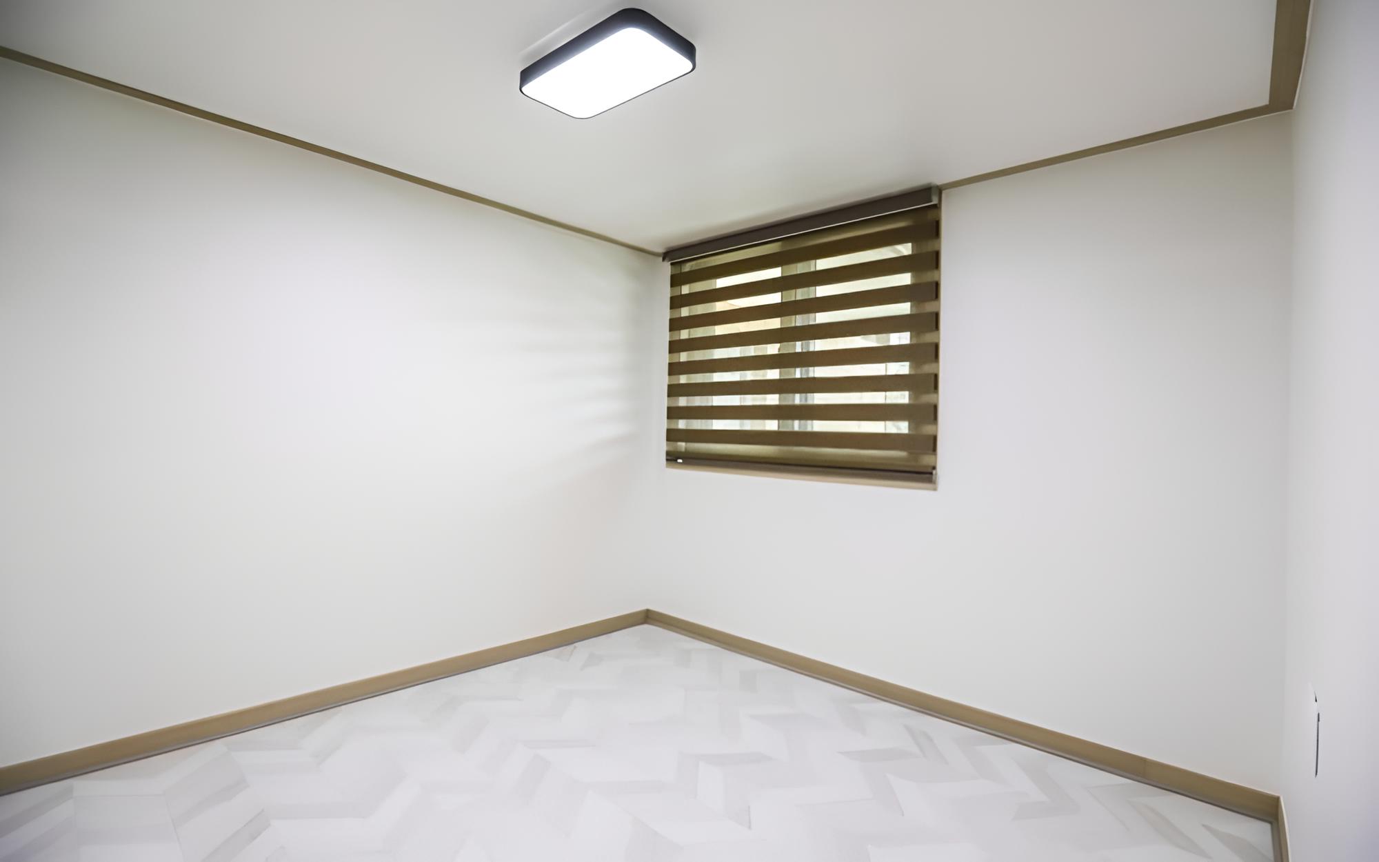 Room (Room 201) - Photo 5