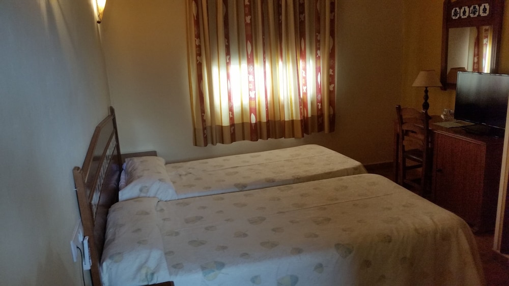 Basic Double Or Twin Room photo 3