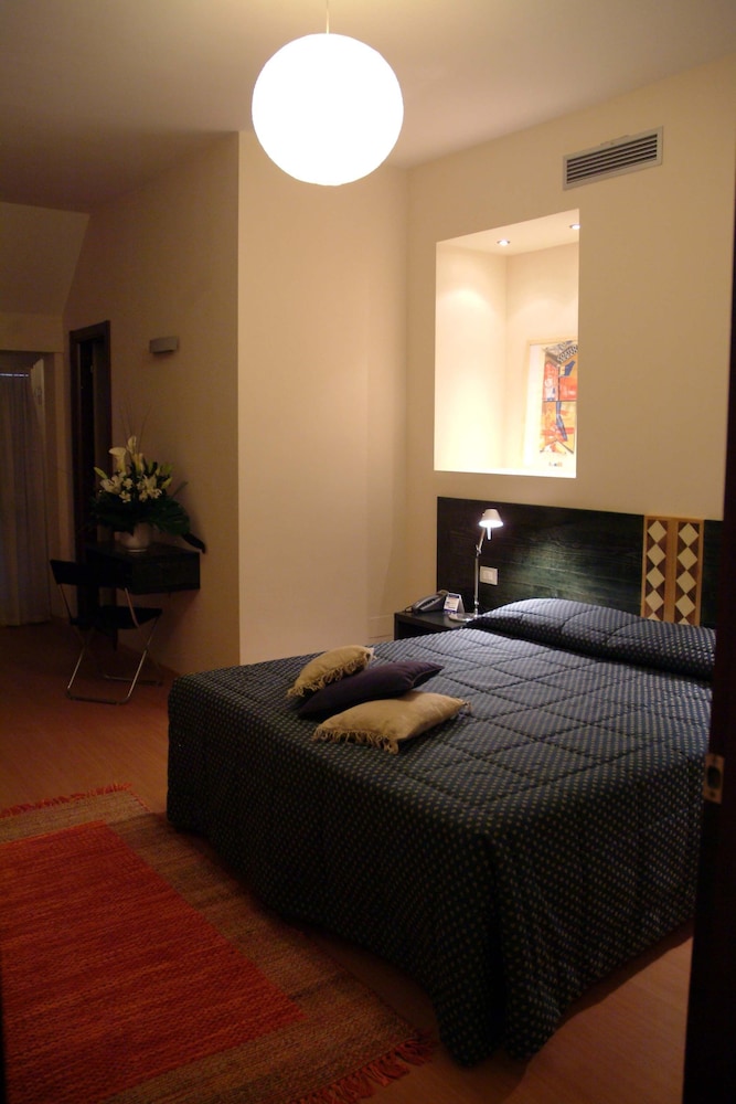 Standard Double Room photo 2
