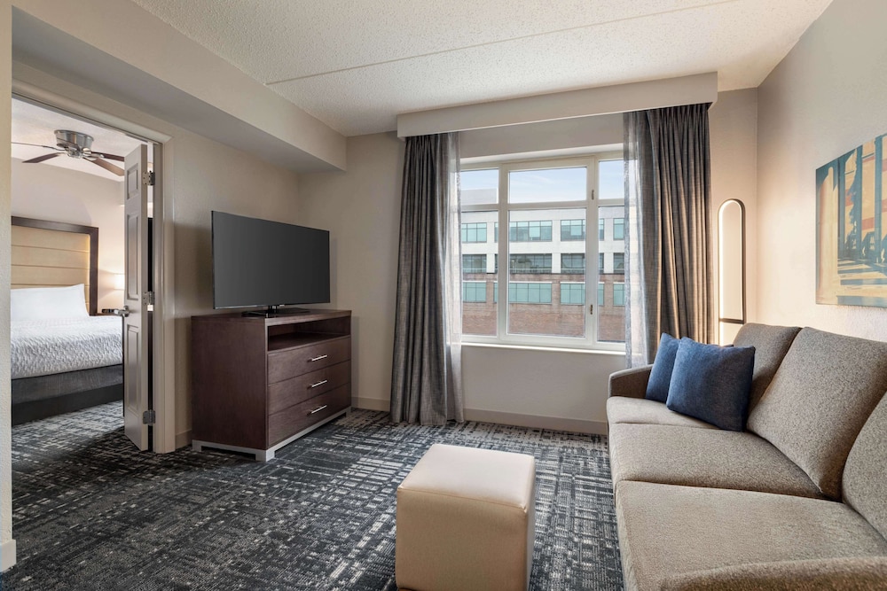 Suite, 1 King Bed with Sofa bed, City View (1 Bedroom) - Photo 4