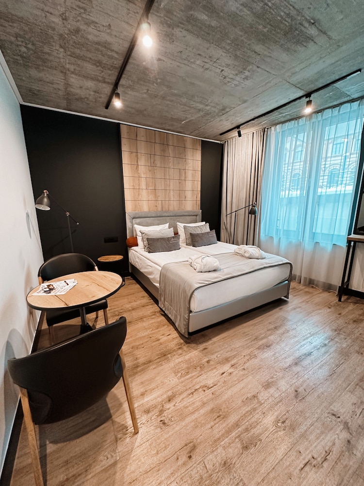 Standard Room, 1 Queen Bed photo 1