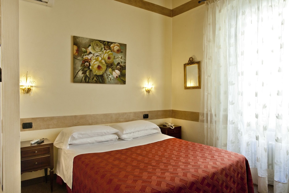 Standard Double Room - Photo 2