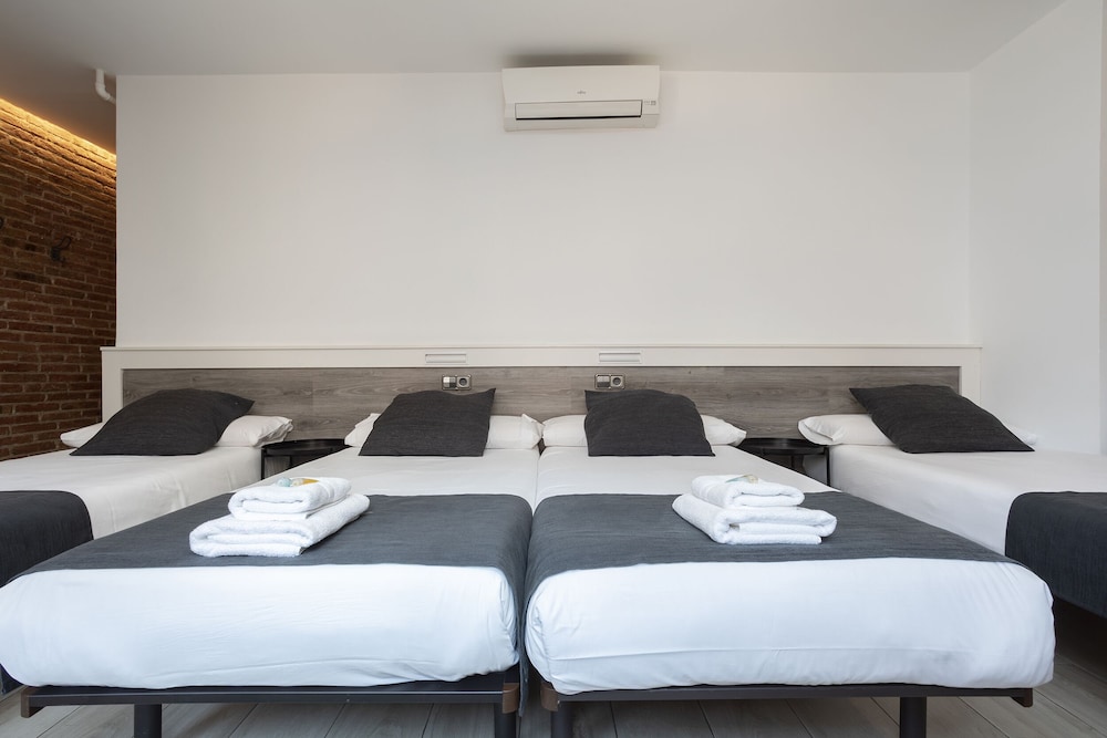 Premium Quadruple Room, Non Smoking, Courtyard View photo 2