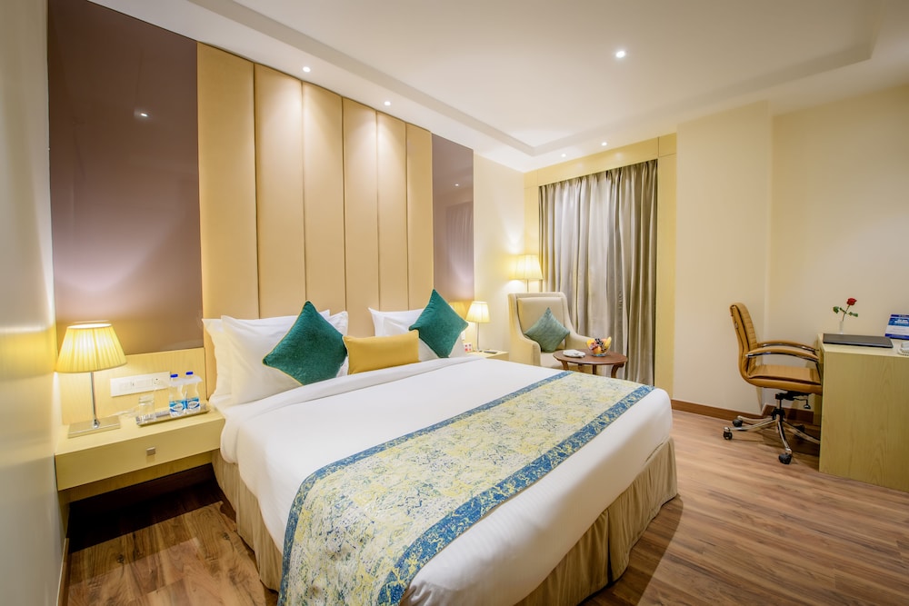 Deluxe Room, 1 King Bed, Non Smoking - Photo 2