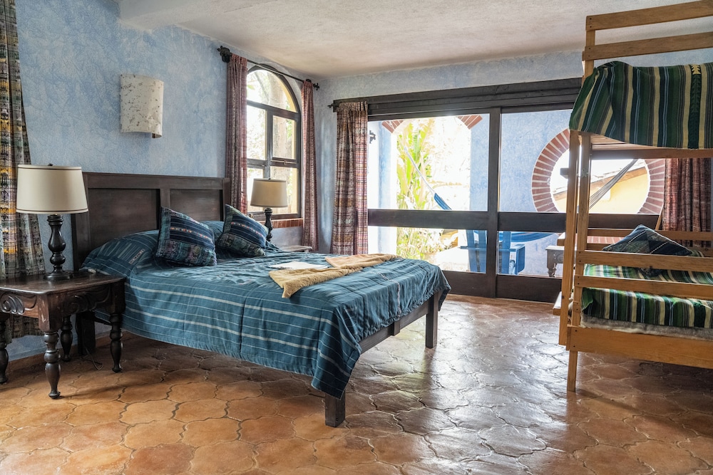 Family Suite, Multiple Beds, Balcony, Garden View photo 2