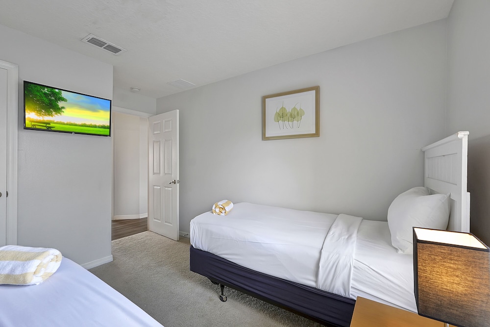 Standard Townhome, 2 Bedrooms, Hot Tub - Photo 10