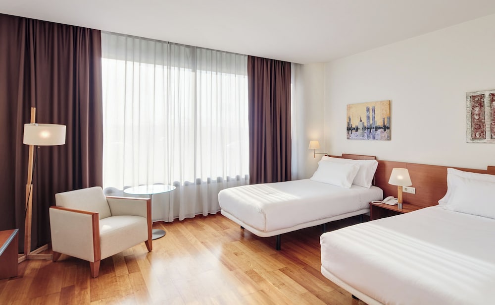 Junior Suite, 2 Twin Beds - Photo 1