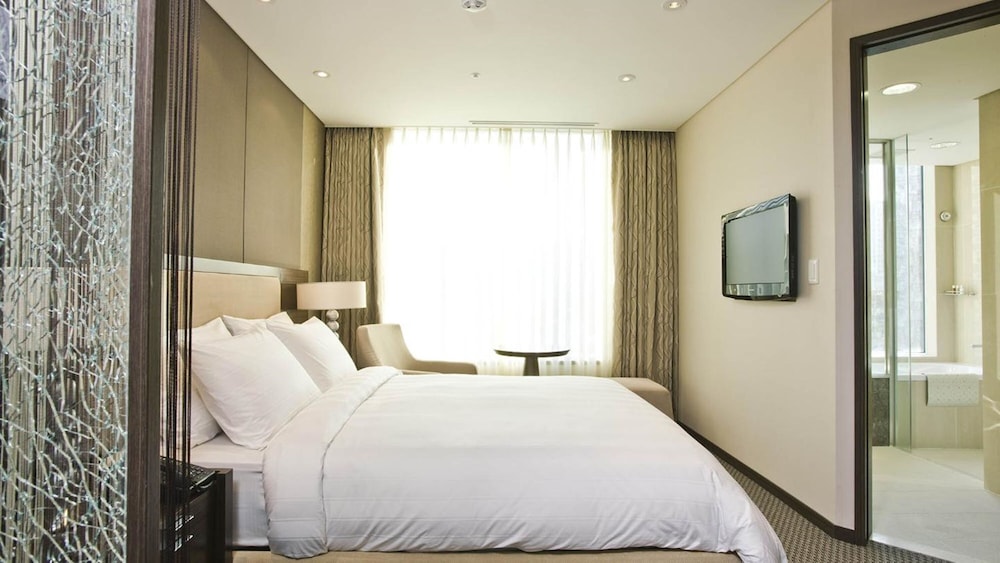 Superior Double Room, City View (Mini Bar Per Stay) - Photo 5