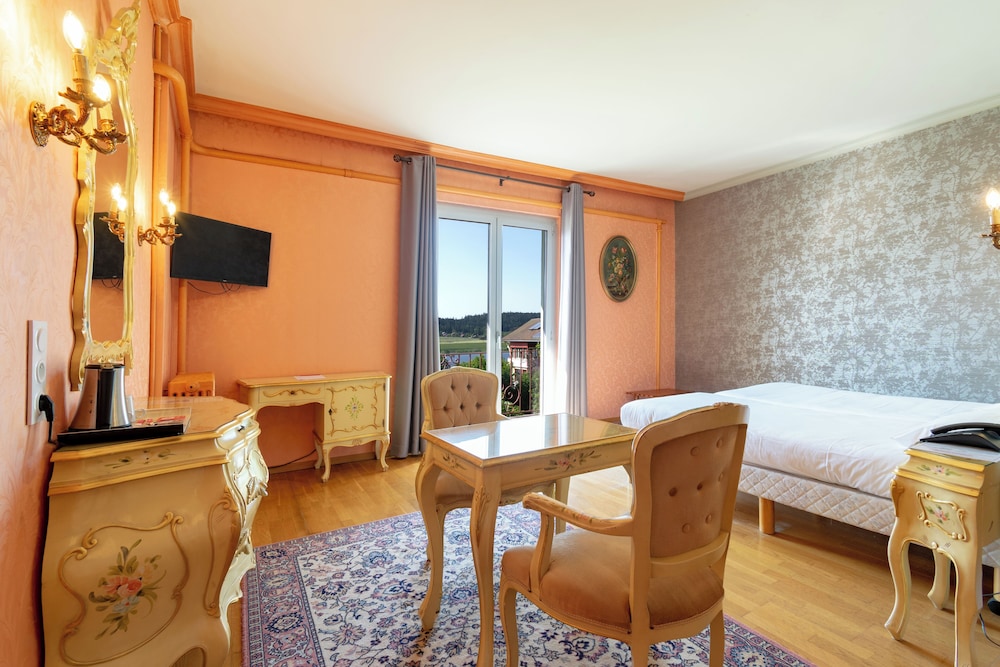 Superior Twin Room, Lake View photo 2