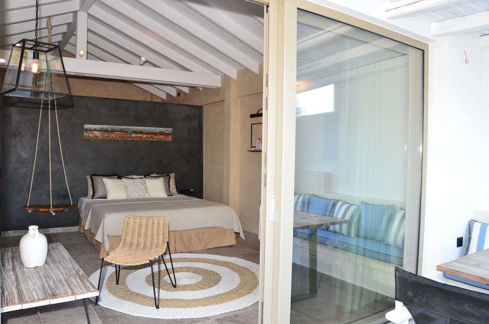 Honeymoon Suite, Sea View - Photo 8