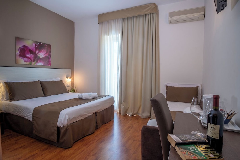Classic Triple Room, Balcony