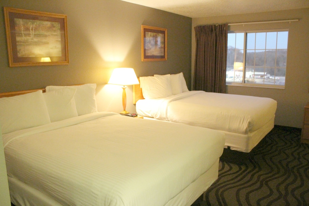 Standard Room, 2 Queen Beds, Refrigerator photo 2