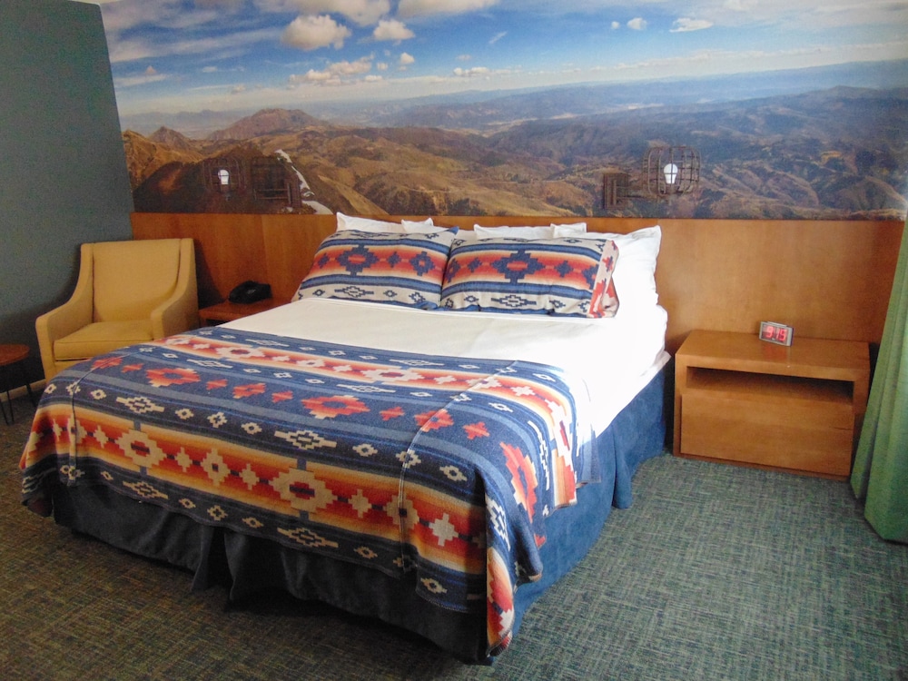 Standard Room, 1 King Bed - Photo 1