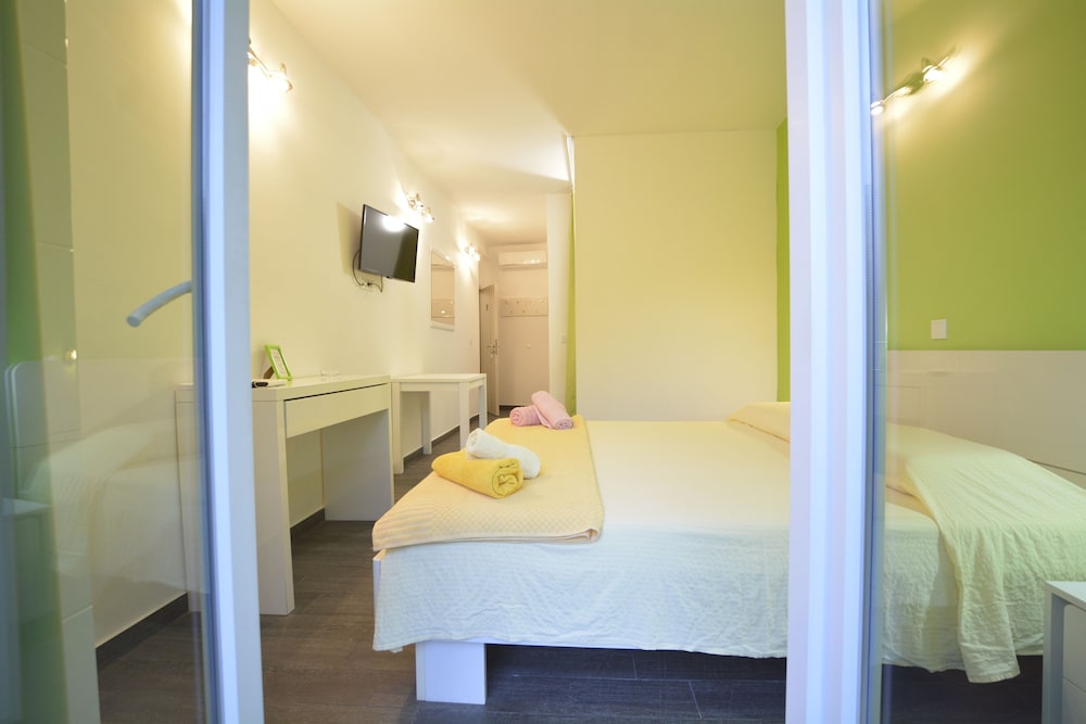 Romantic Studio, 1 Double Bed, Terrace, Garden View photo 1