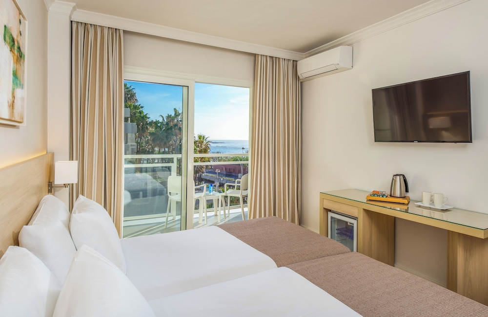 Standard Room (Lateral Sea view (2+1)) - Photo 4