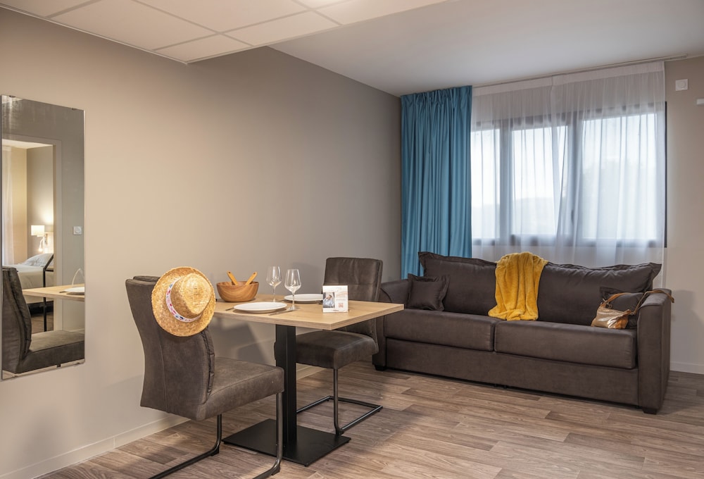 Apartment photo 1