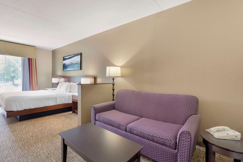 Suite - Photo 3