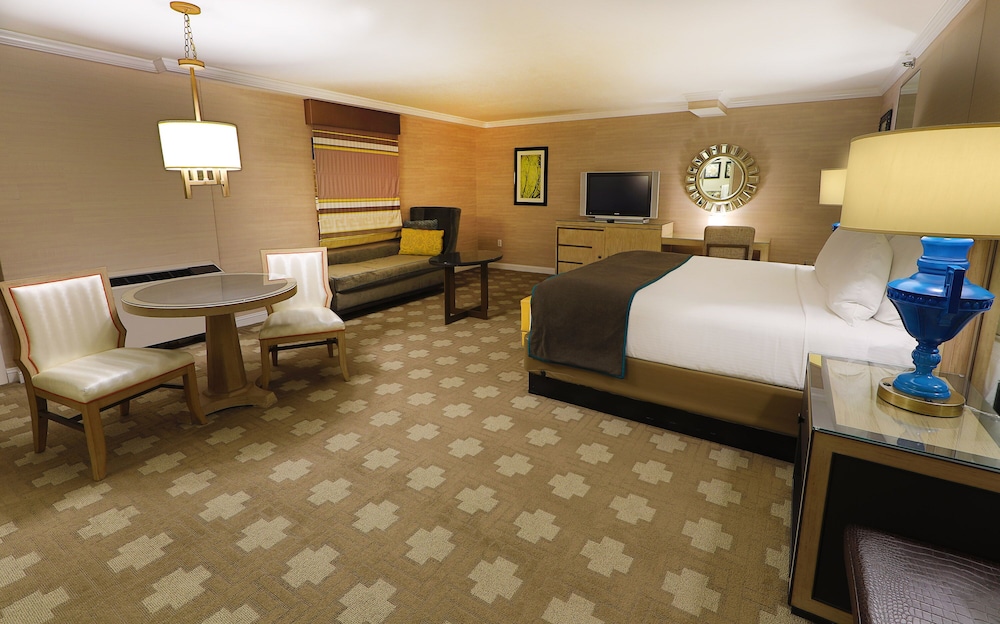 Forum Tower Non Smoking Parlor Suite - Photo 1