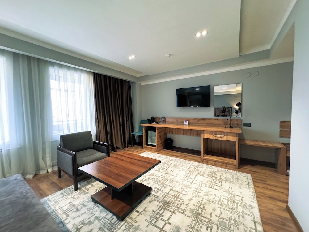 Deluxe Double Room, Balcony, City View photo 2