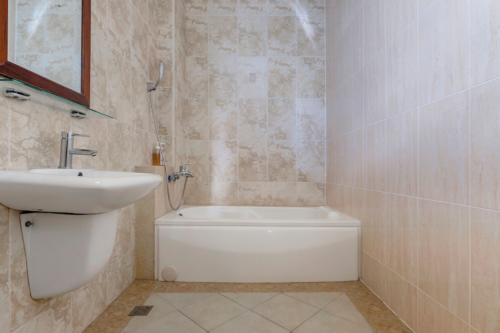 Deluxe Double Room With Bathtub - Photo 3