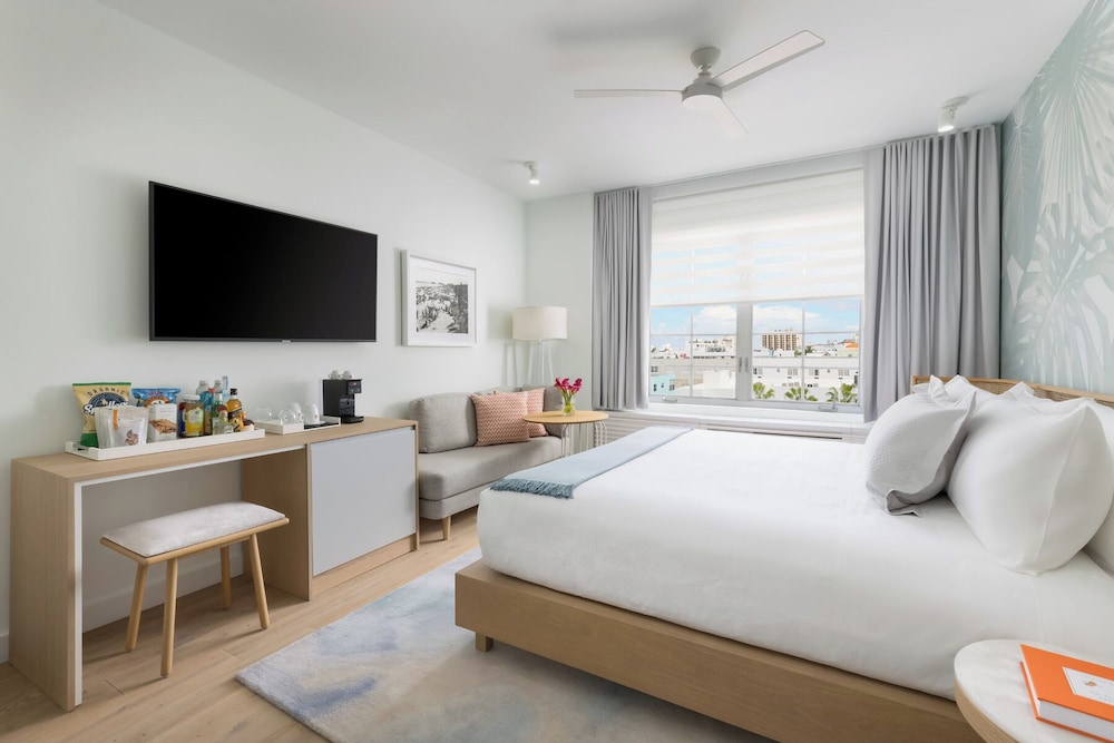 Basic Room, 1 King Bed, Pool View - Photo 1