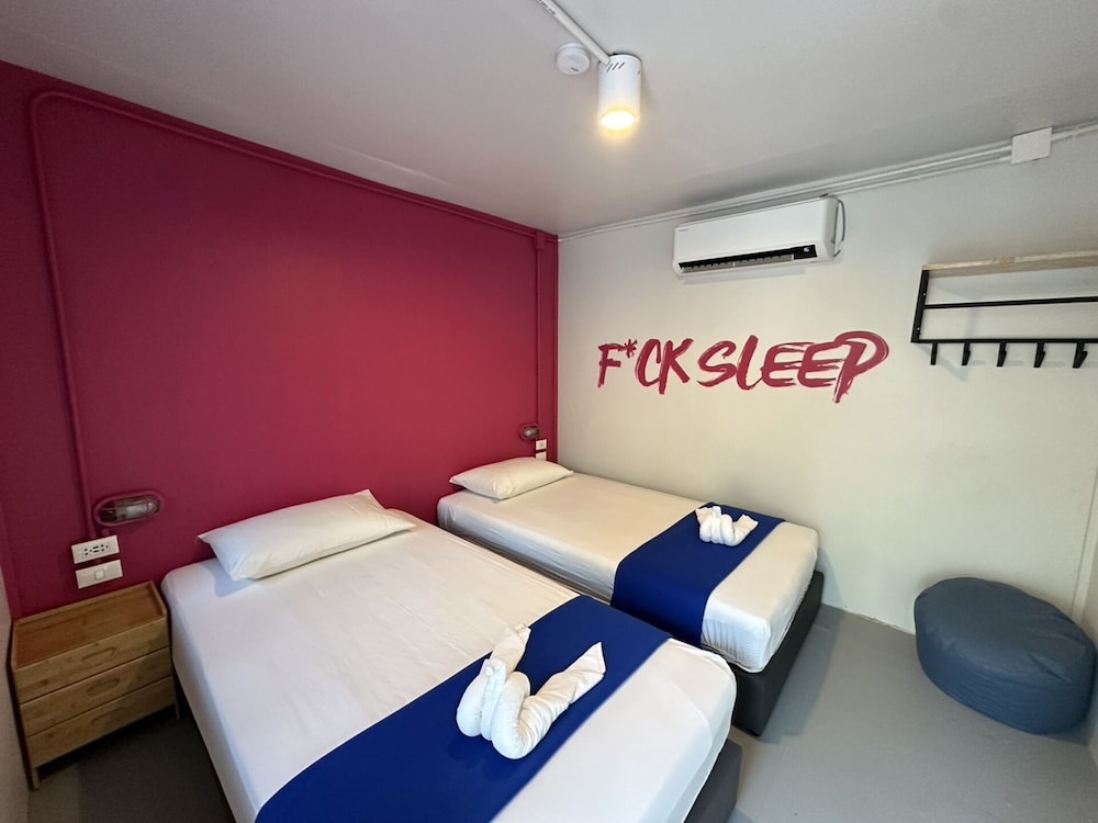 Standard Twin Room - Photo 1