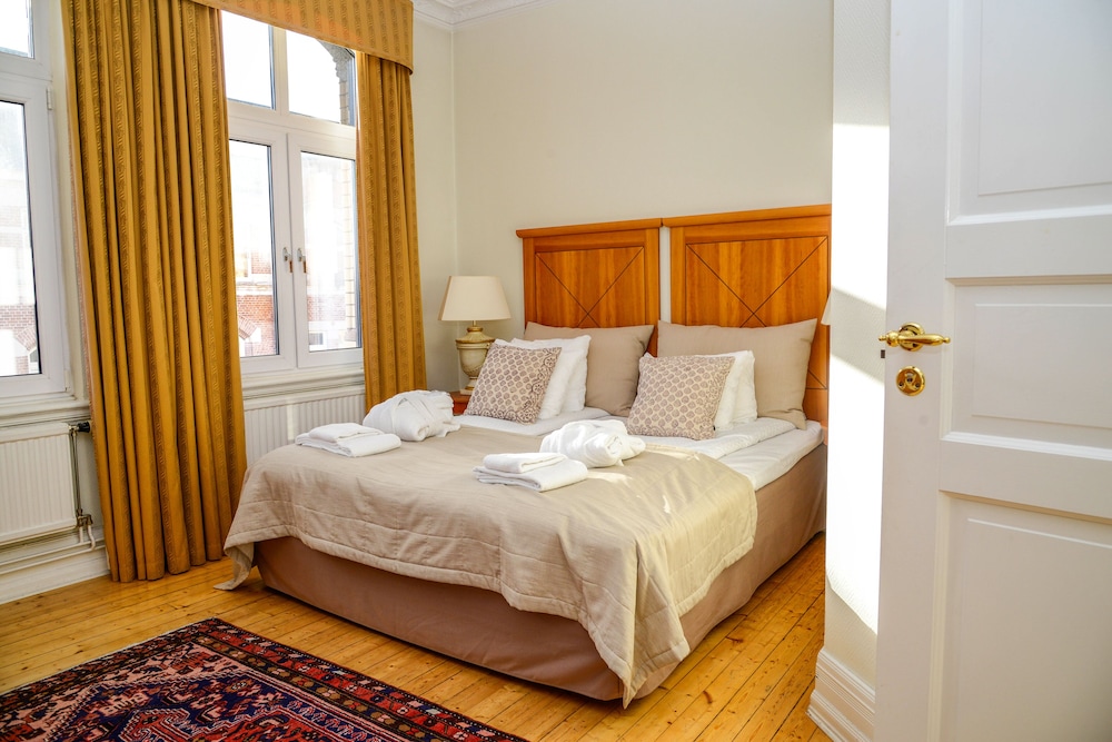 Standard Double or Twin Room - Photo 13