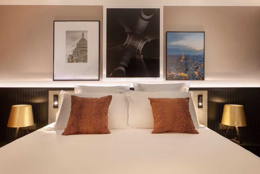 Deluxe Room, 1 King Bed - Photo 2