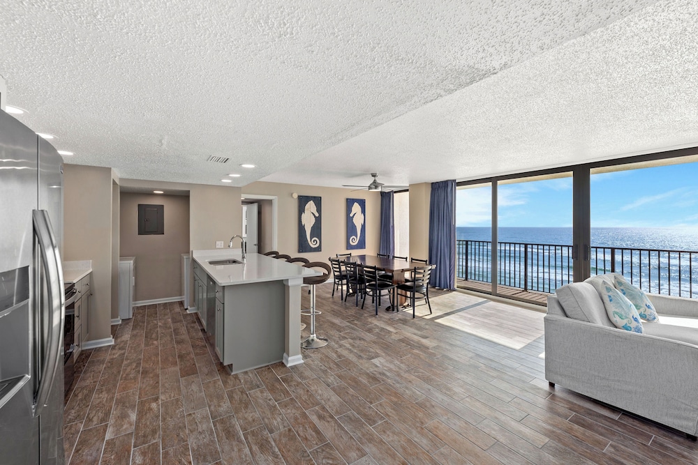 "Gulf Breeze" - 2 Bedroom 2 Bath Beachfront Condo, photo 6
