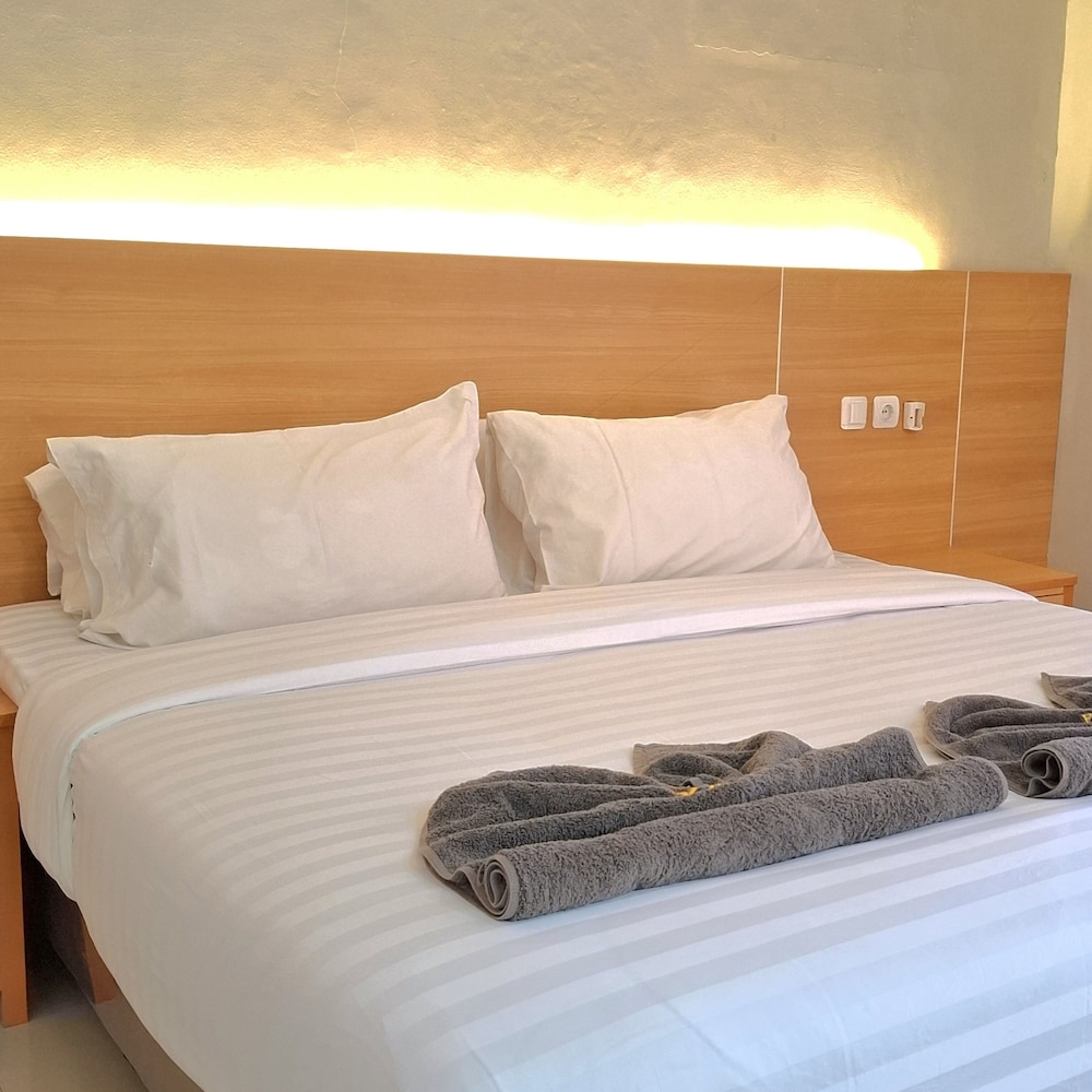 Deluxe Double Room, 1 King Bed, Balcony, Garden View photo 1