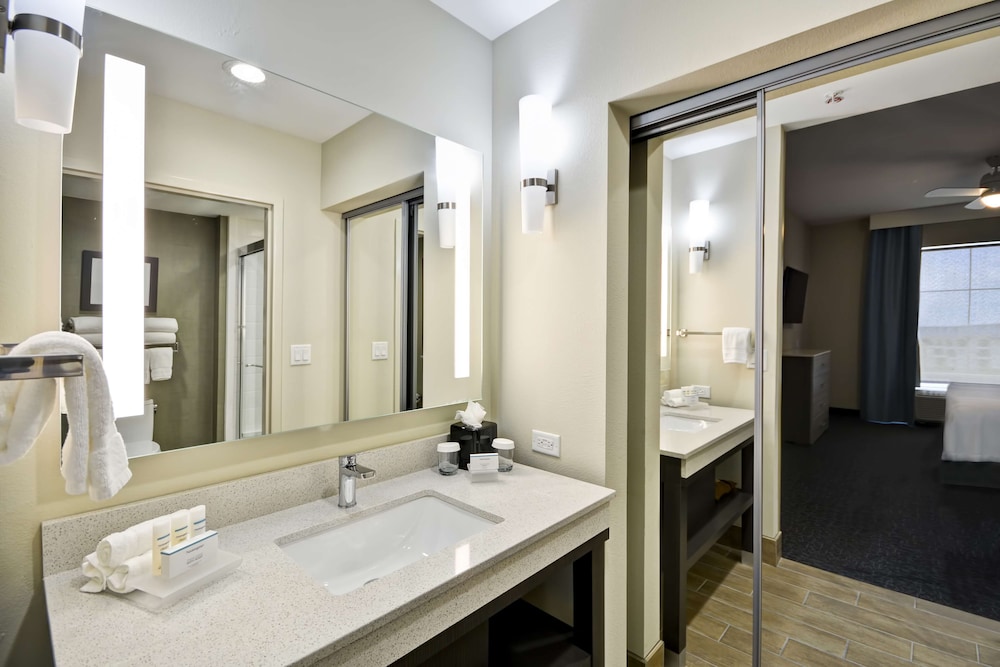 Studio Suite, 1 King Bed, Accessible (Mobility & Hearing, Roll-in Shower) thumbnail 6