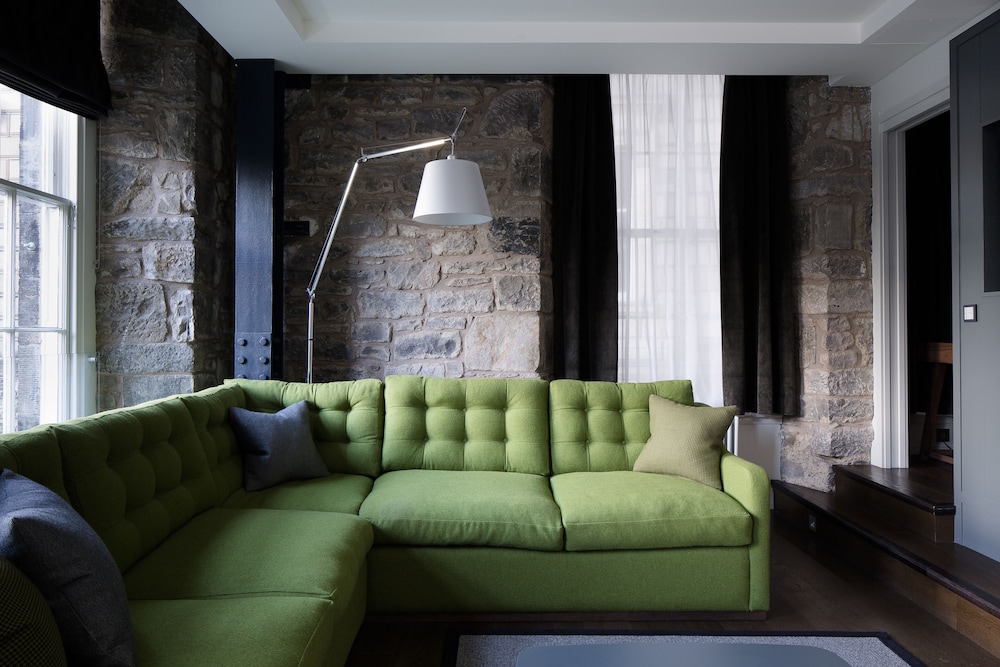 Luxury One Bedroom Apartment