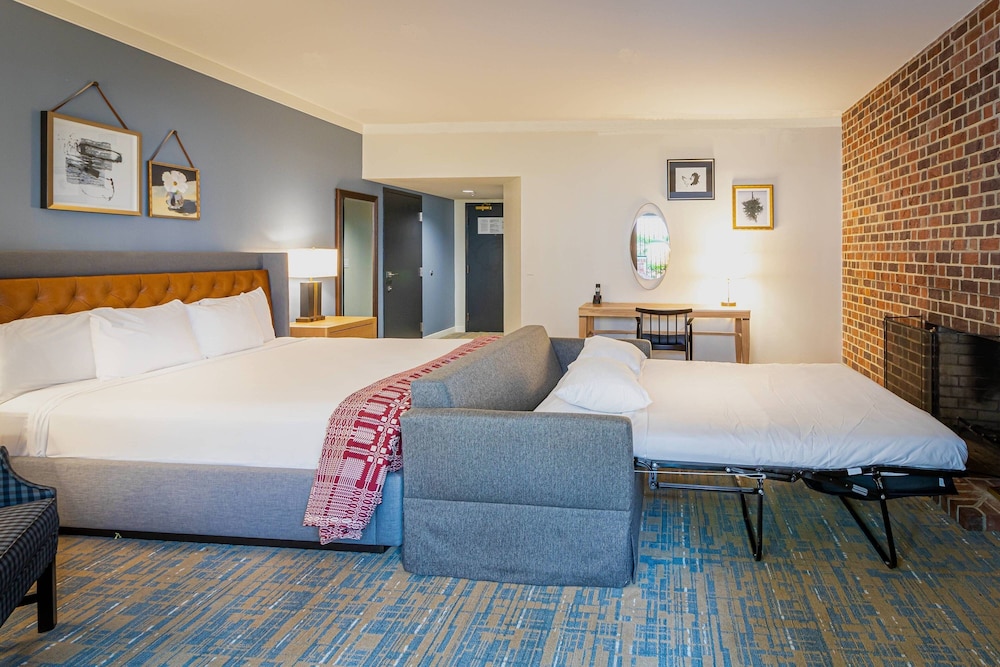 Premium Room, 1 King Bed with Sofa bed, Balcony, photo 6