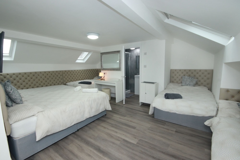 Room, Multiple Beds, Ensuite photo 1