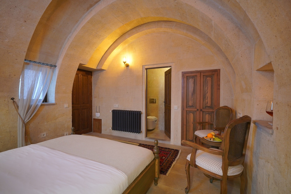 Economy Double Room, 1 King Bed, Non Smoking photo 1