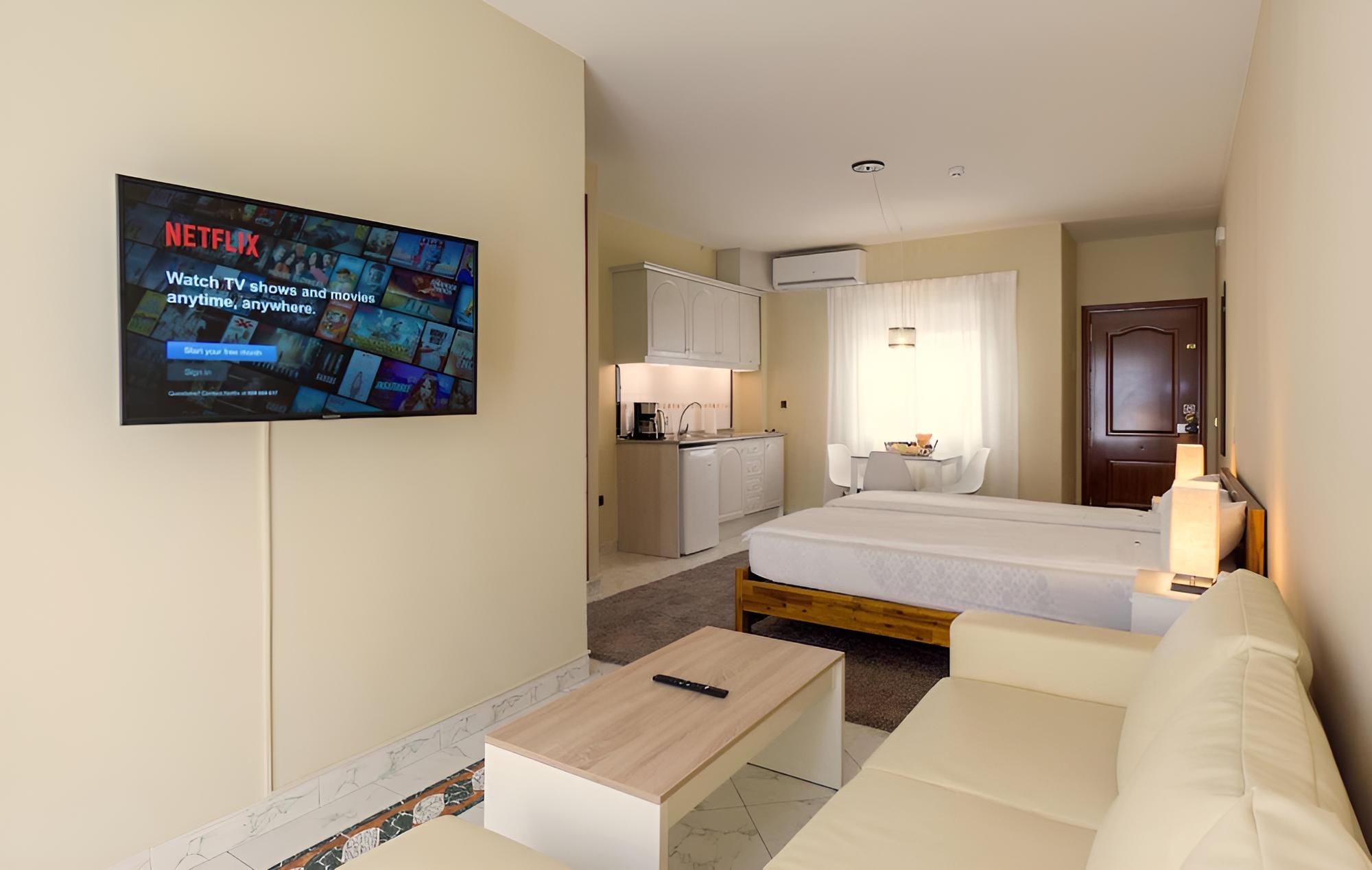 Deluxe Studio, 1 King Bed with Sofa bed photo 1
