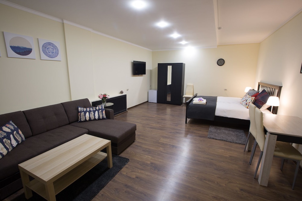 Family Room, 1 King Bed With Sofa Bed, Courtyard View