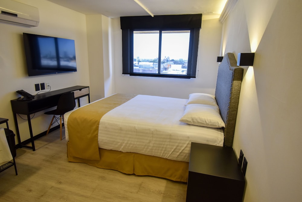 Room, 1 Queen Bed, City View photo 1