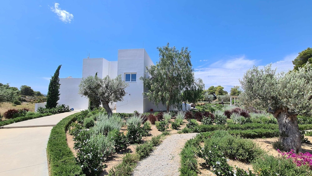 Villa photo 3