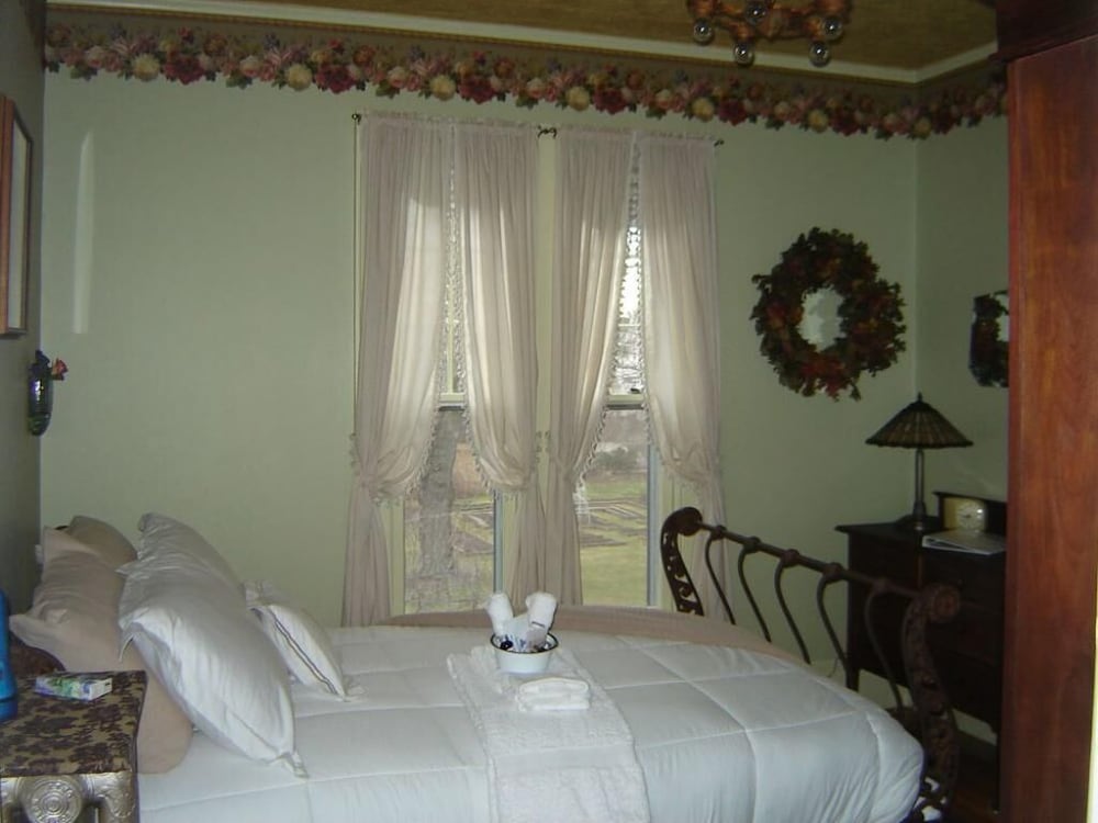 Standard Triple Room, Ensuite (Heirloom Peony Suite)