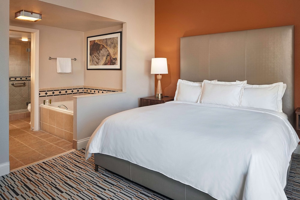 Suite, 1 King Bed with Sofa bed, Accessible (Hearing) - Photo 9