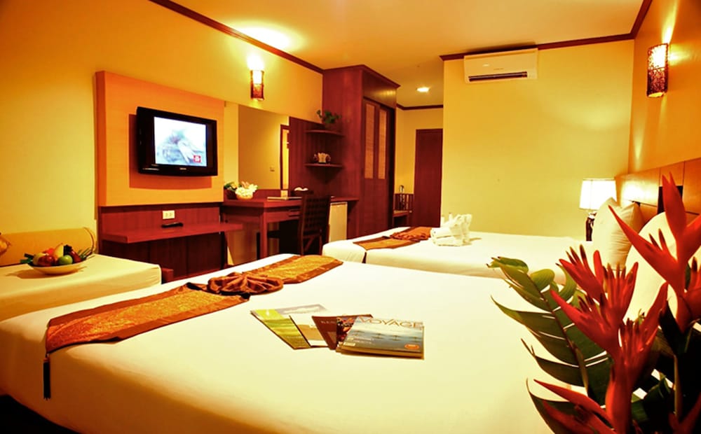 Deluxe Room, Pool View, Courtyard Area - Photo 5