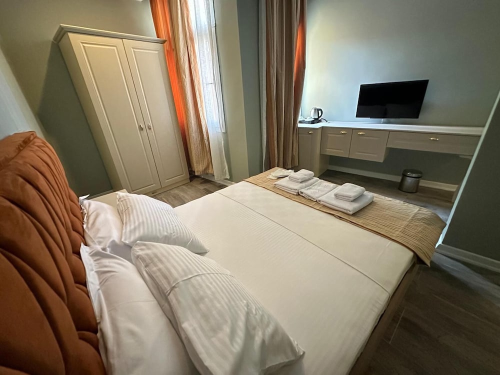 City Room photo 1