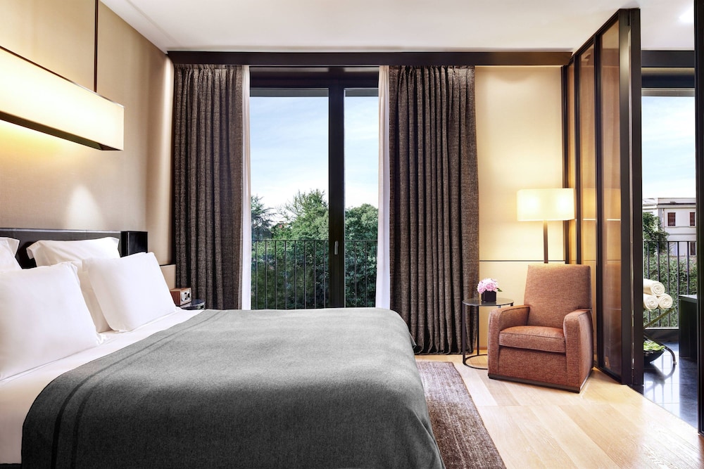 Premium Room, 1 King Bed