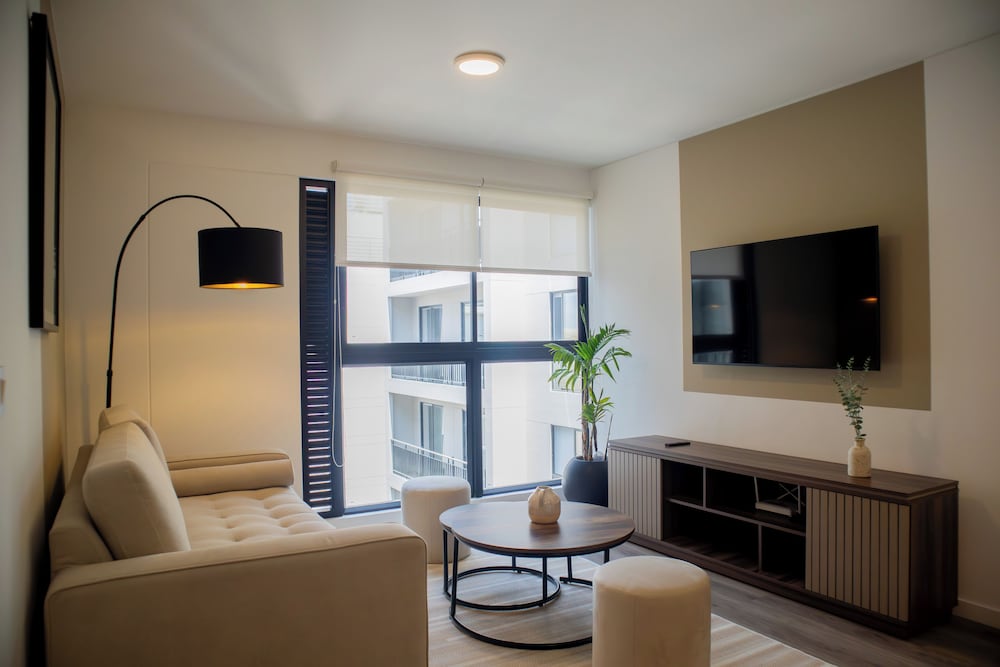 Apartment (807B)