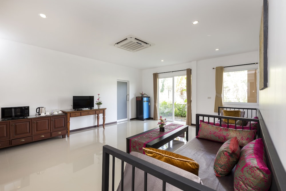 Two-Bedroom Apartment (10 adults and 5 children under 6 years old sleeping for free in existing beds photo 2