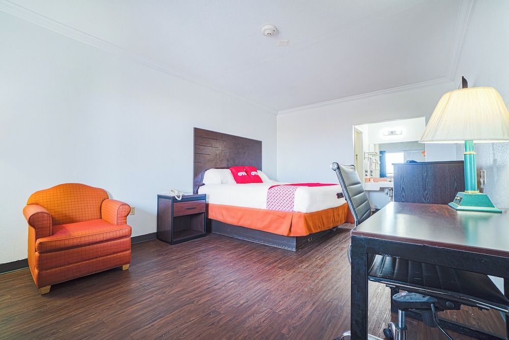 Room, 1 King Bed - Photo 9