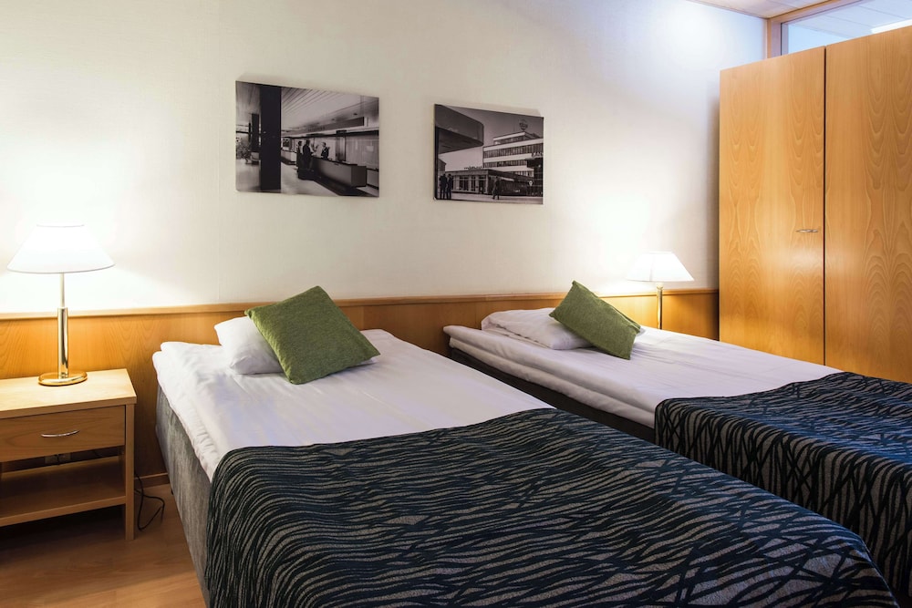 Suite, 2 Twin Beds (Master) photo 3